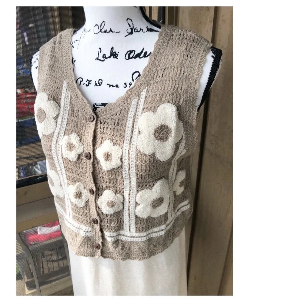 Crochet vest knit floral boho khaki cream flower  short top - Picture 10 of 11